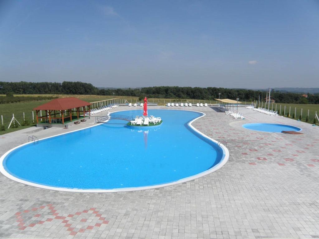 Hotel Bazeni Baikal Topola Esterno foto