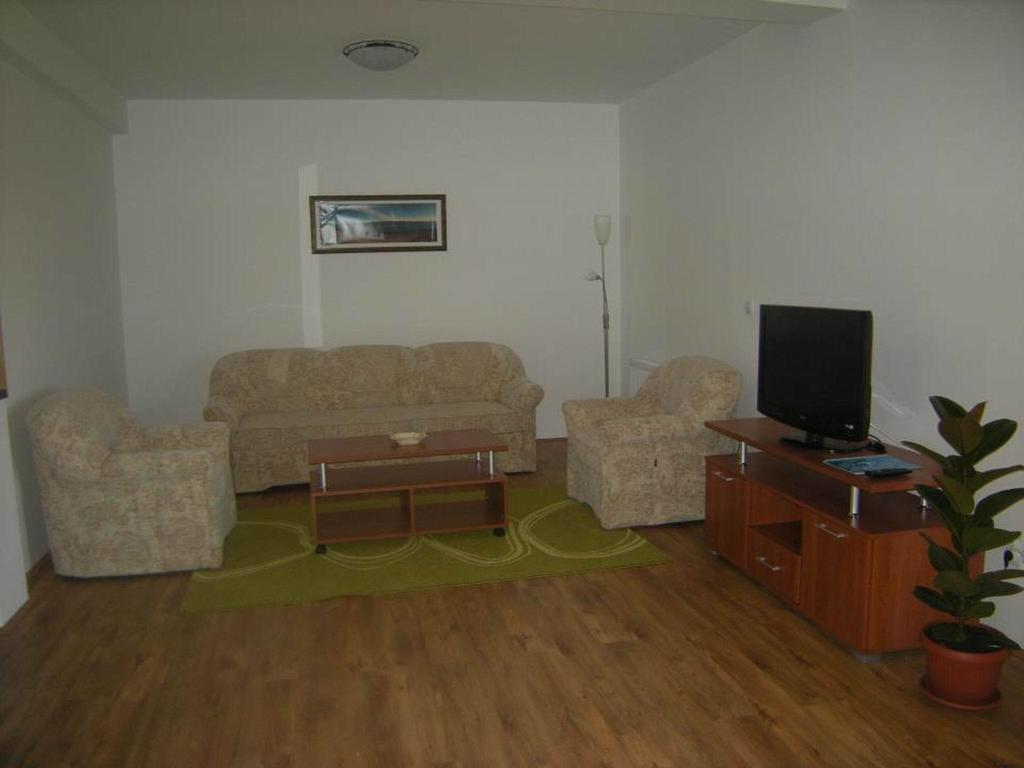 Hotel Bazeni Baikal Topola Esterno foto